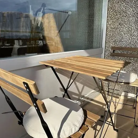Zentral In Neuss, Naehe Messe Duesseldorf Apartment